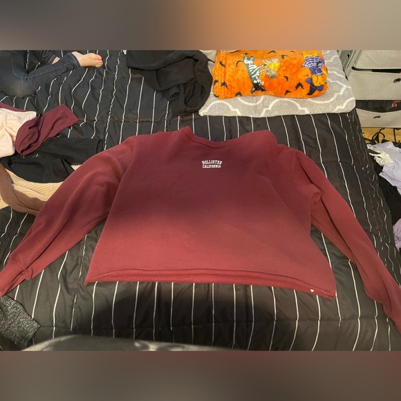 red crop long sleeve - Picture 1 of 2